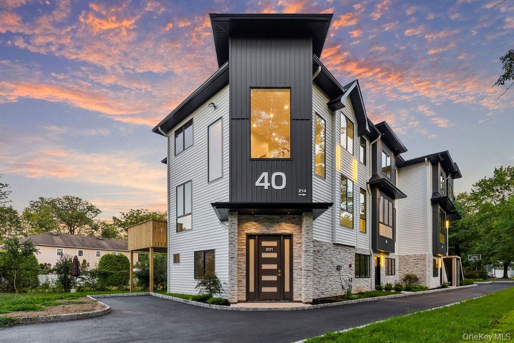 40 Singer Avenue 201