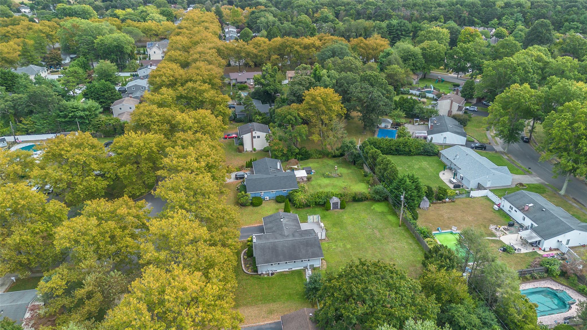 23 E Pine Hill Lane, Dix Hills, New York image 23