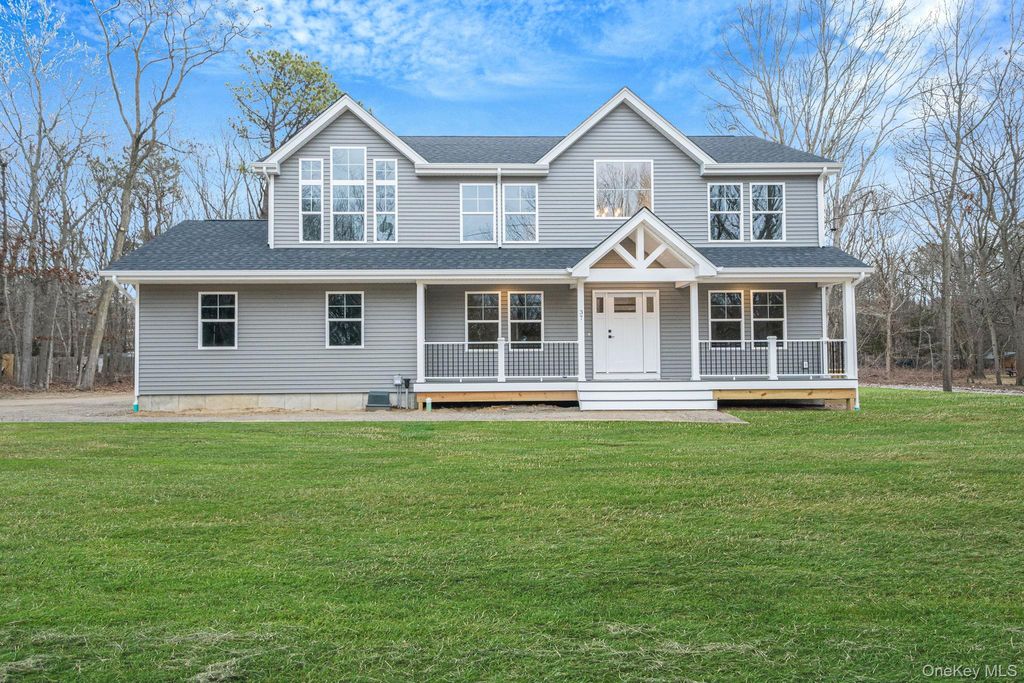 Photo of 37 Locust Avenue S, Medford, NY 11763 (MLS # 953373)