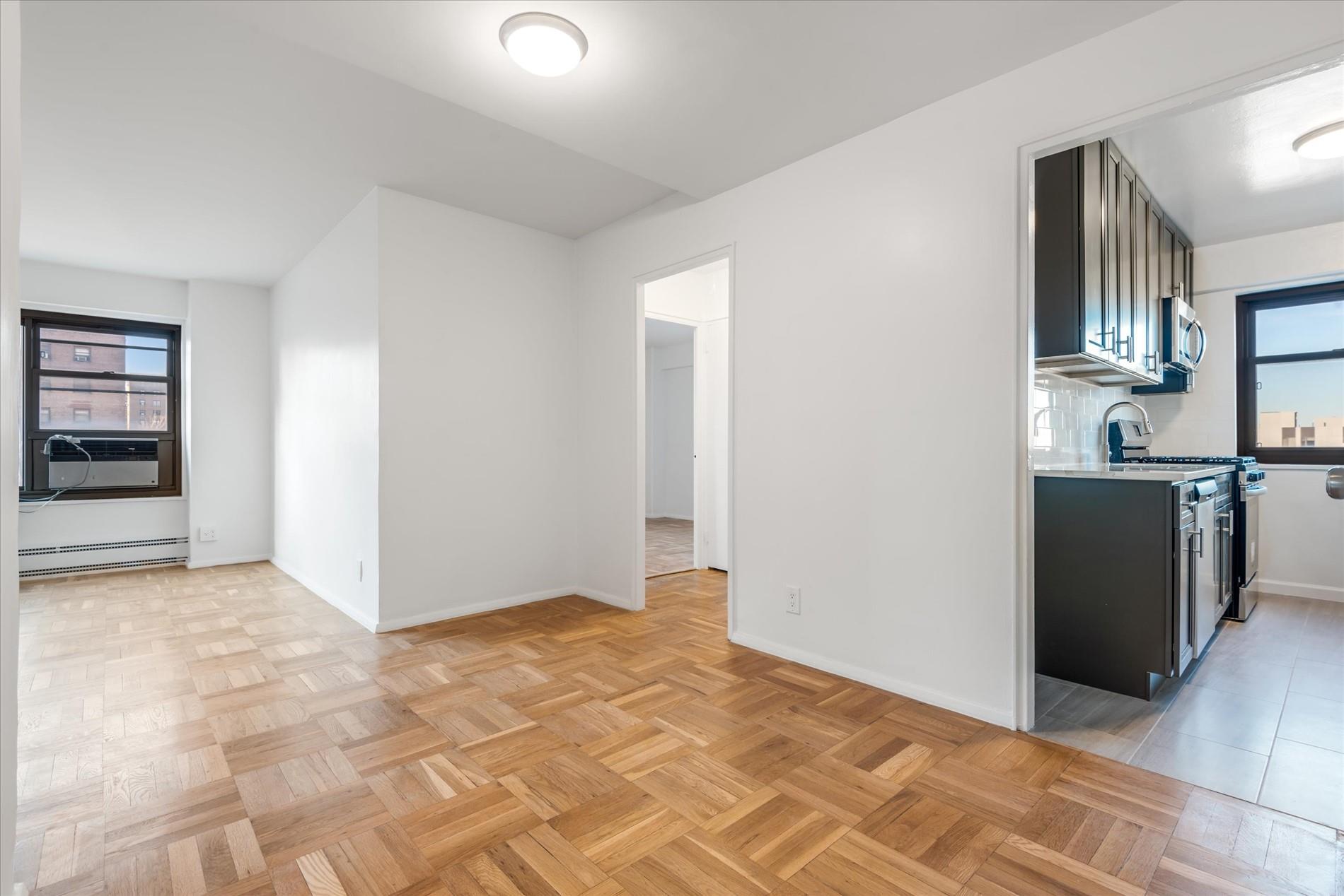 33rd Road 7B, Astoria, Queens, NY - 1 Bedrooms  
1 Bathrooms  
3 Rooms - 
