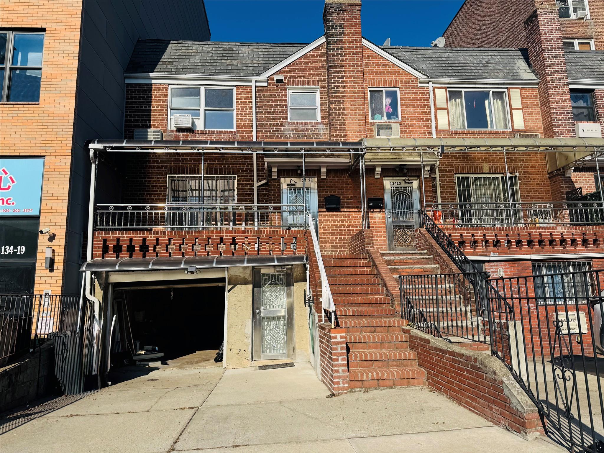 Blossom Avenue, Flushing, Queens, NY - 4 Bedrooms  
2 Bathrooms - 