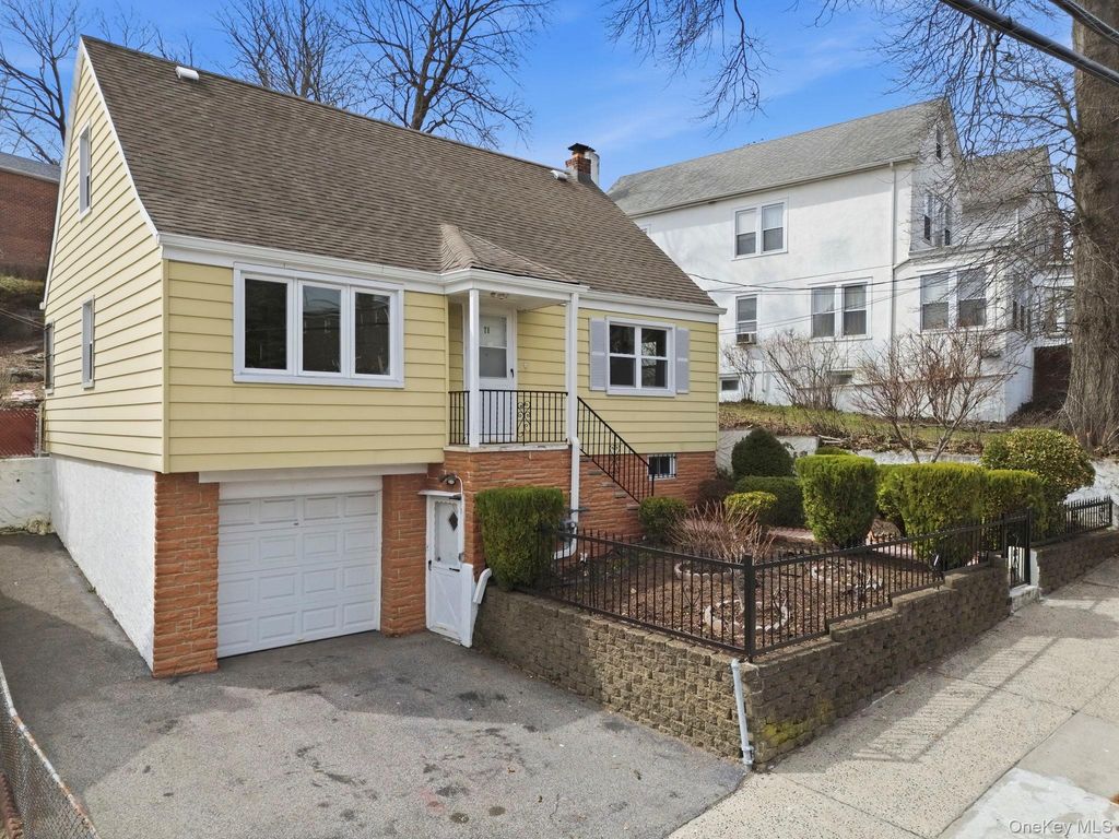 Photo of 71 Glen Road, Yonkers, NY 10704 (MLS # 971574)