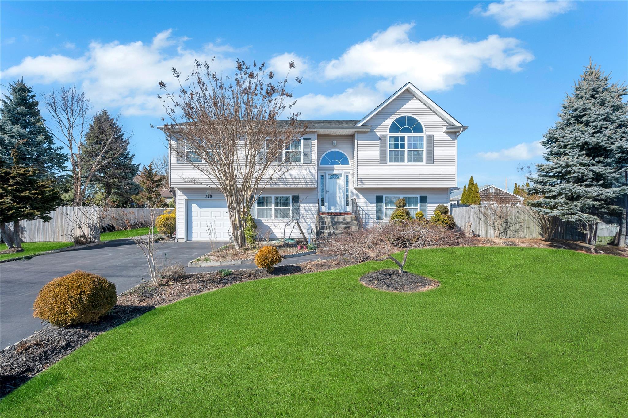 119 Moffitt Boulevard, Islip, New York image 39