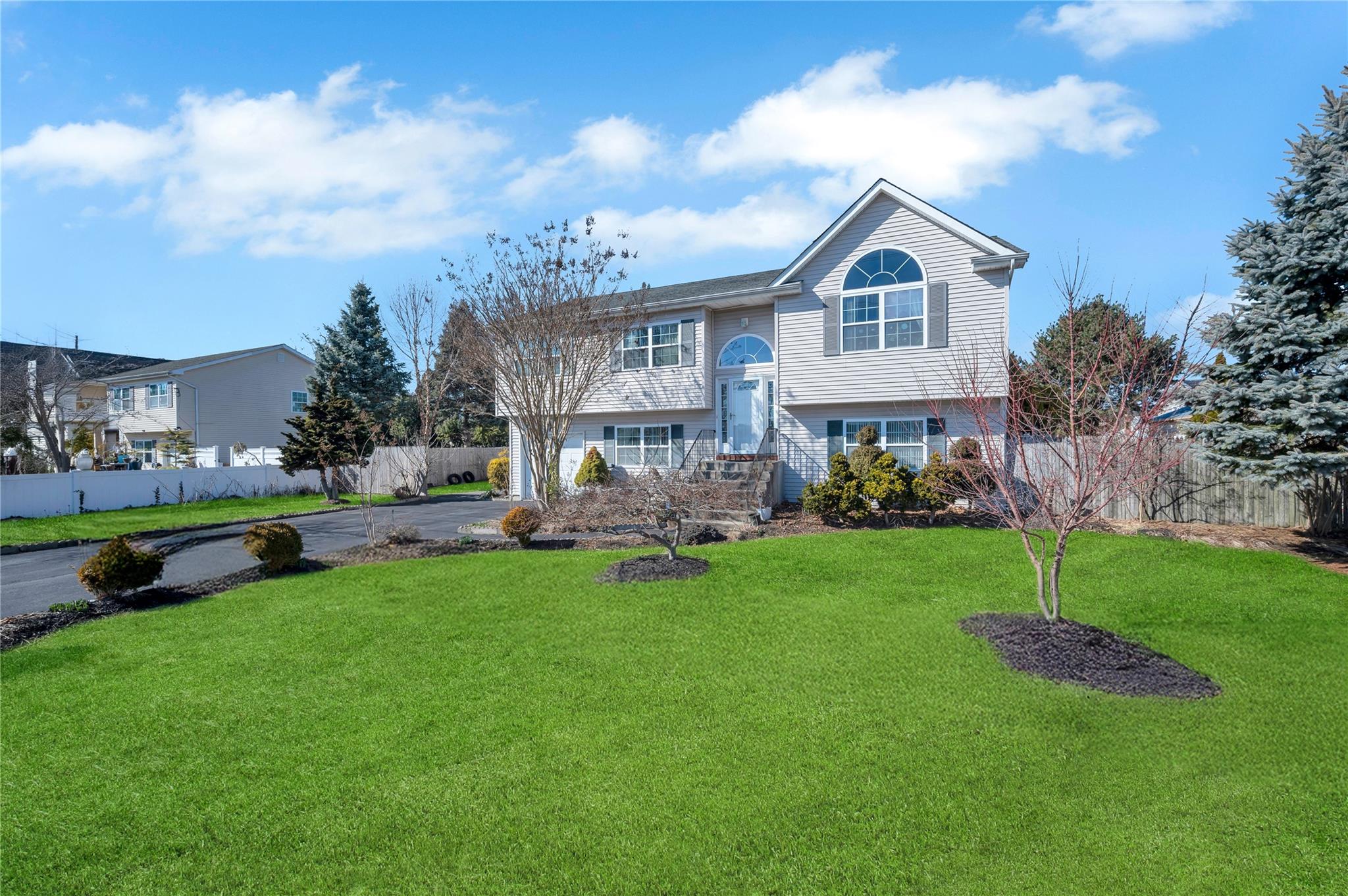 119 Moffitt Boulevard, Islip, New York image 2