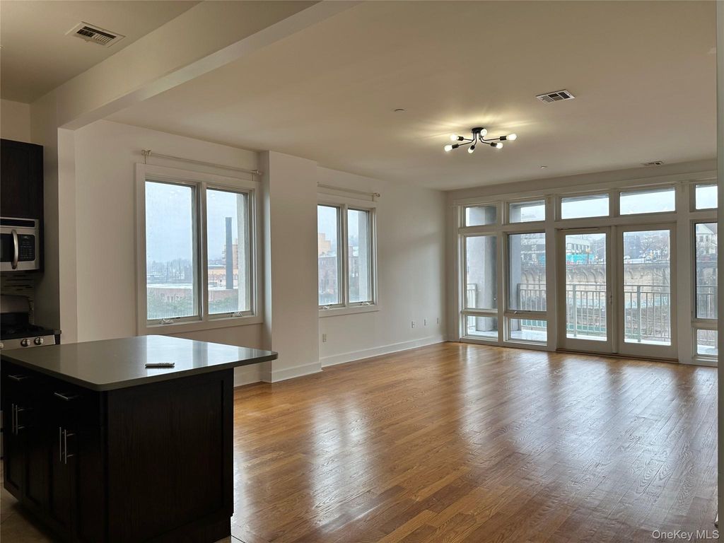 Photo of 90 Bay Street Landing Lndg #4D, Staten Island, NY 10301 (MLS # 1000258)