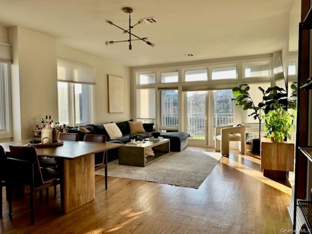 Photo of 90 Bay Street Landing Lndg #4D, Staten Island, NY 10301 (MLS # 1000258)