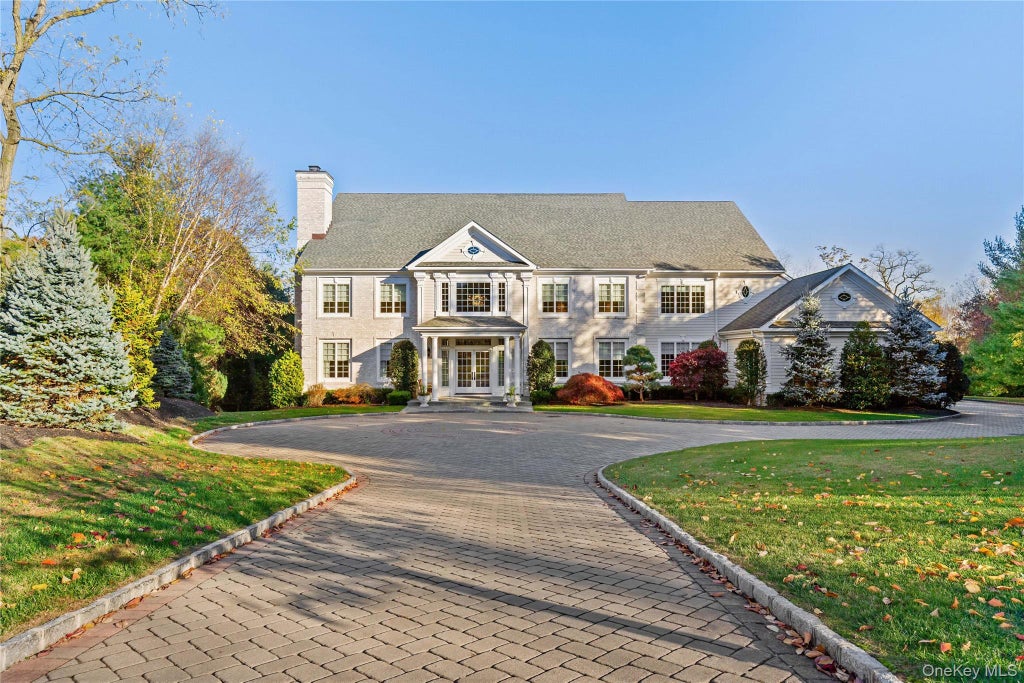 Photo of 15 Knightsbridge Manor Road, Purchase, NY 10577 (MLS # 1054360)