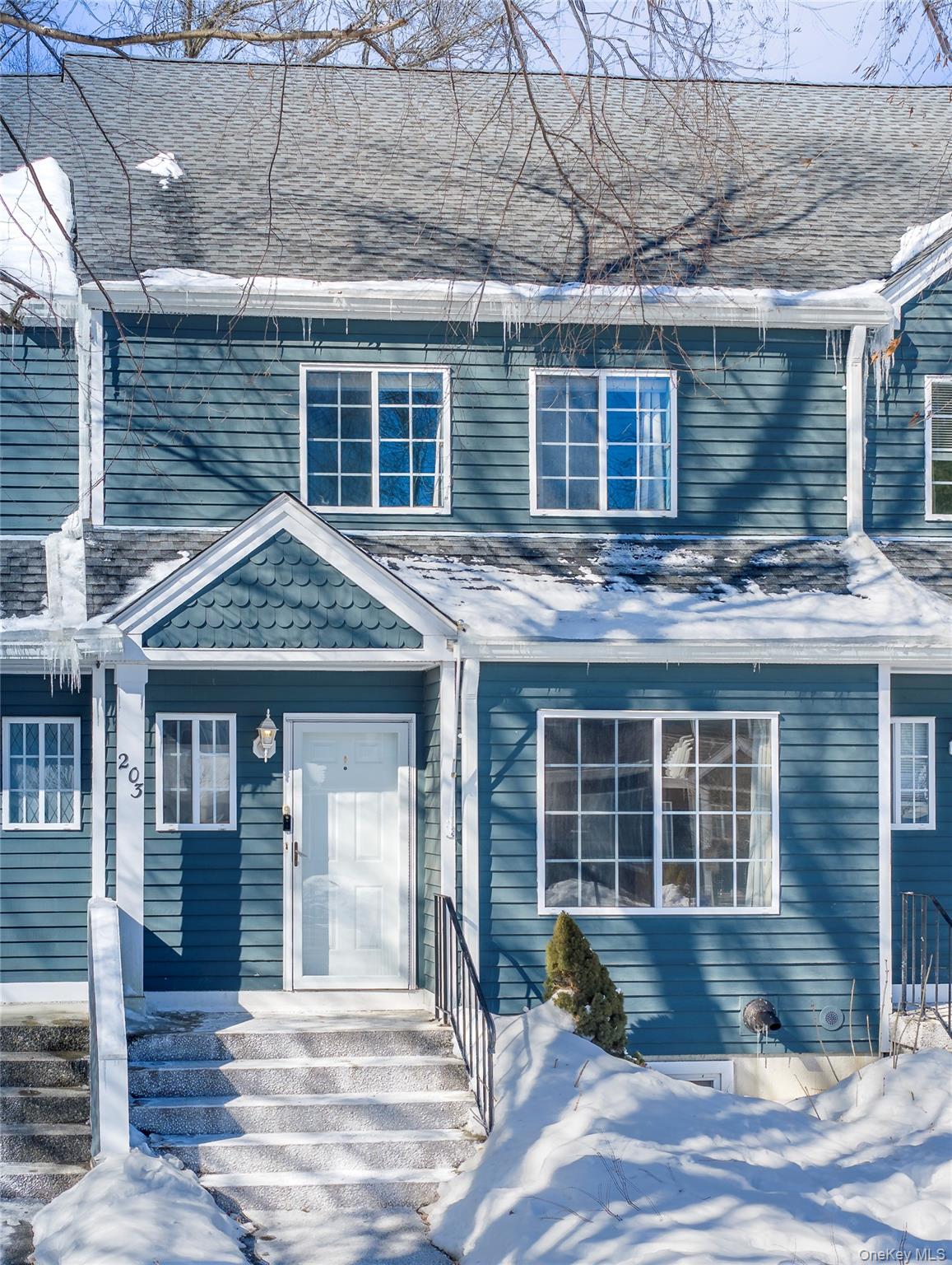 203 Kensington Court