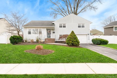 3738 Regent Lane Wantagh NY 11793
