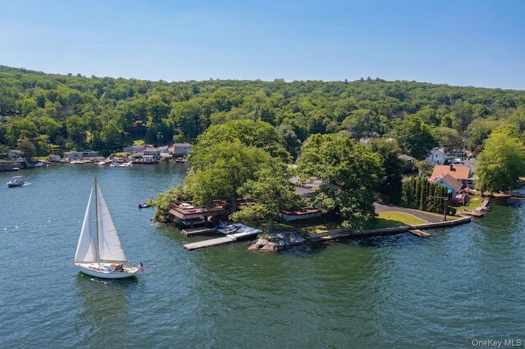 Photo of 46 W Cove Road, Greenwood Lake, NY 10925 (MLS # 983605)