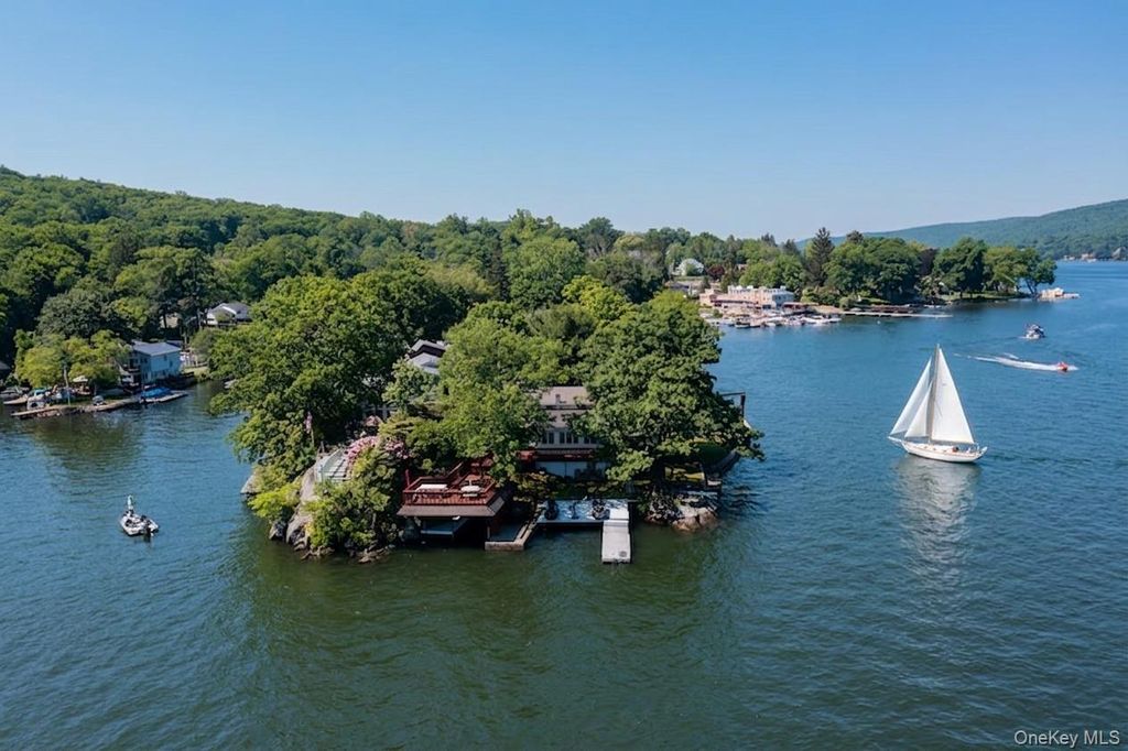 Photo of 46 W Cove Road, Greenwood Lake, NY 10925 (MLS # 983605)