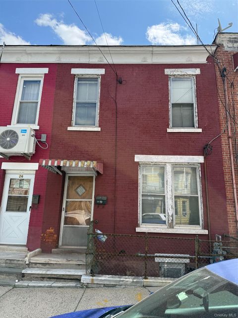 Photo of 28 Saratoga Avenue, Yonkers, NY 10705 (MLS # 989482)