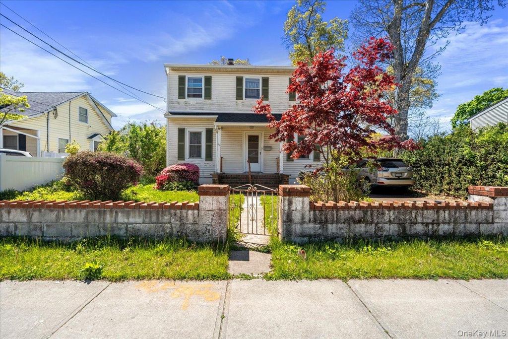 Photo of 50 Bittermint Street, Islip, NY 11751 (MLS # 970068)