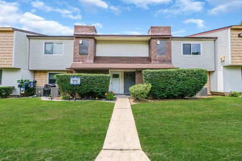 Photo of 80 Pointe Circle S #80, Coram, NY 11727 (MLS # 885573)
