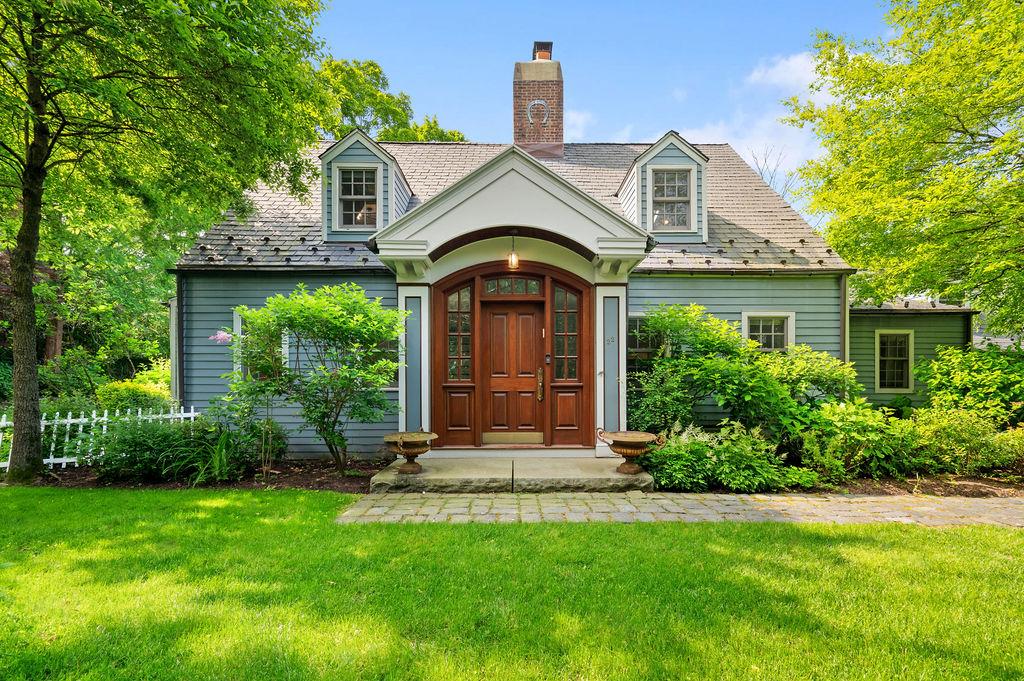 Crane Road, Scarsdale, New York - 4 Bedrooms  
4 Bathrooms  
9 Rooms - 