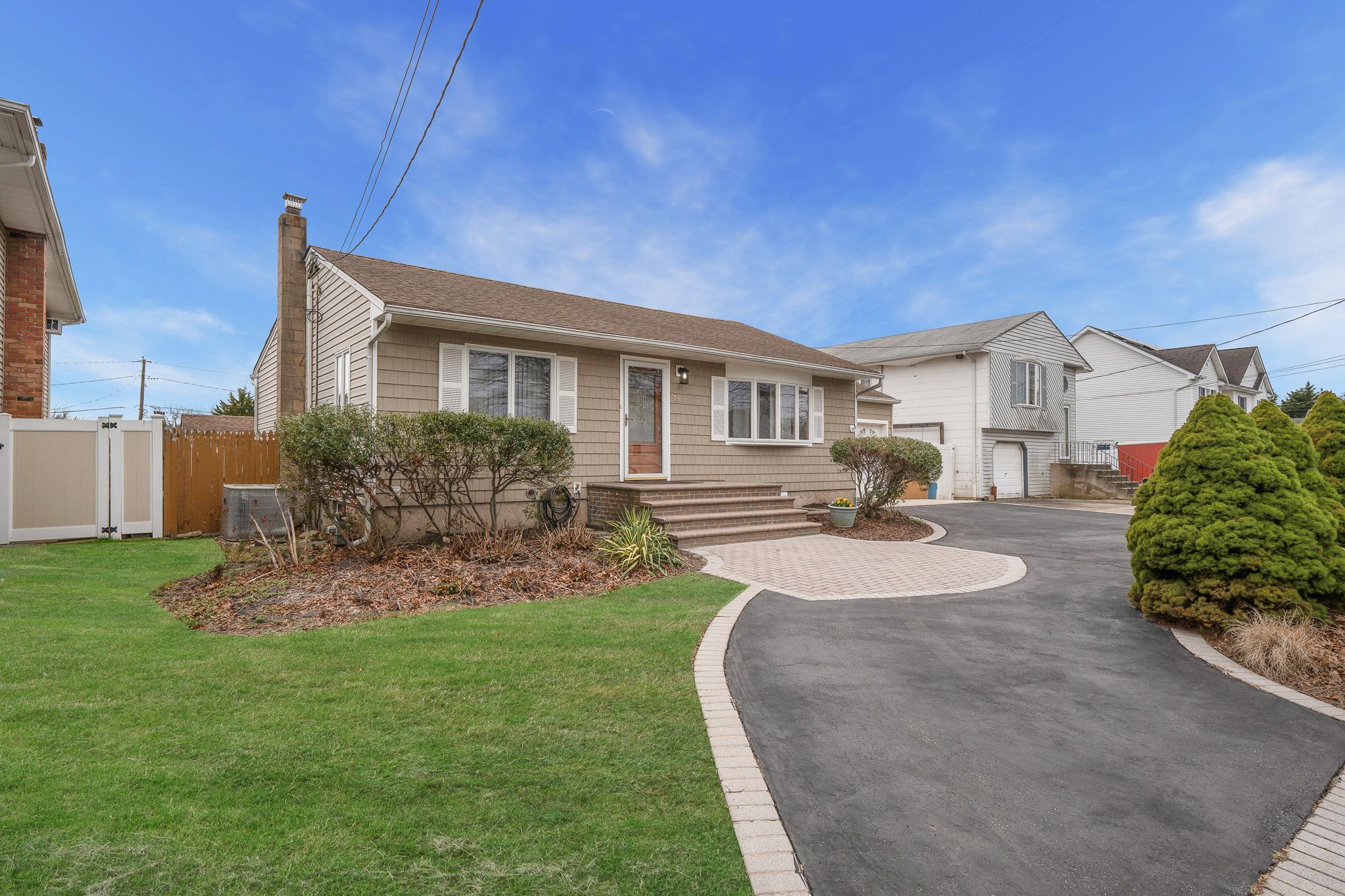 18 9th Street, Ronkonkoma, New York image 1
