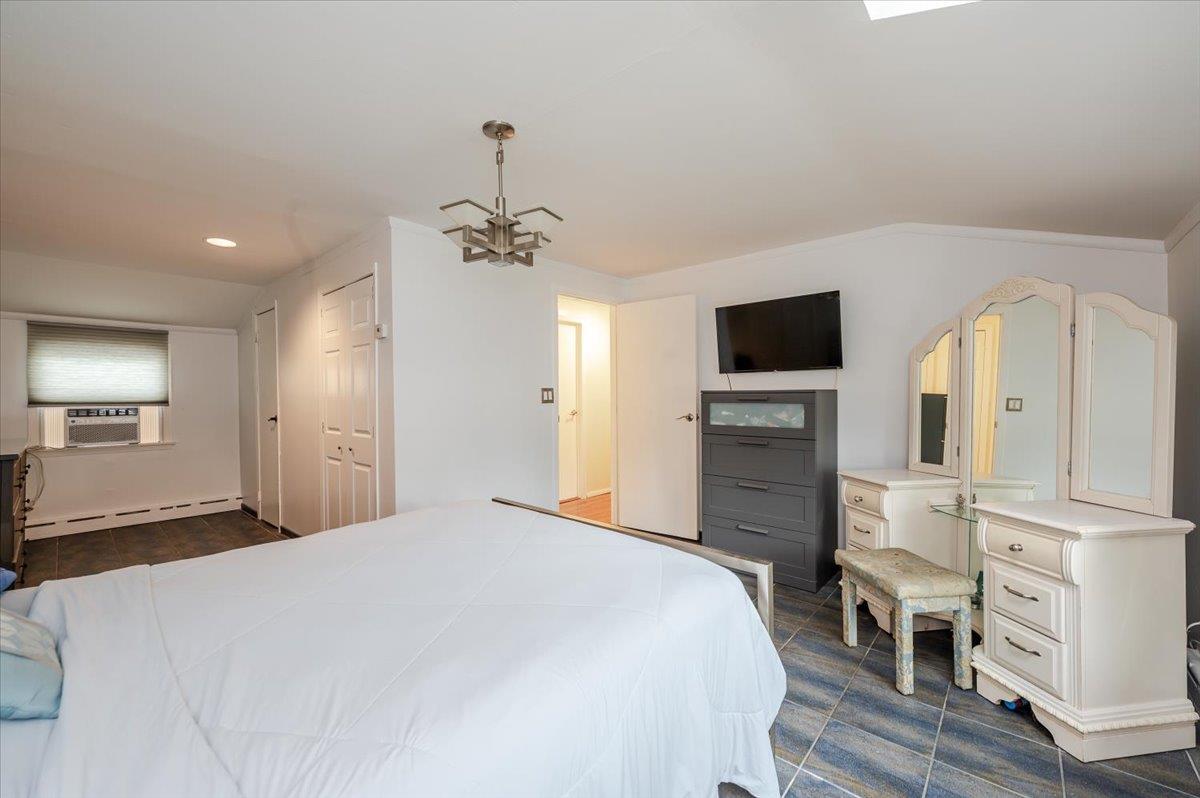 44 Lilac Lane, Levittown, New York image 13