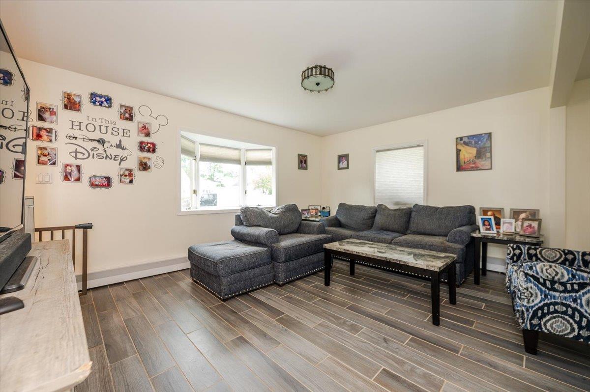 44 Lilac Lane, Levittown, New York image 5