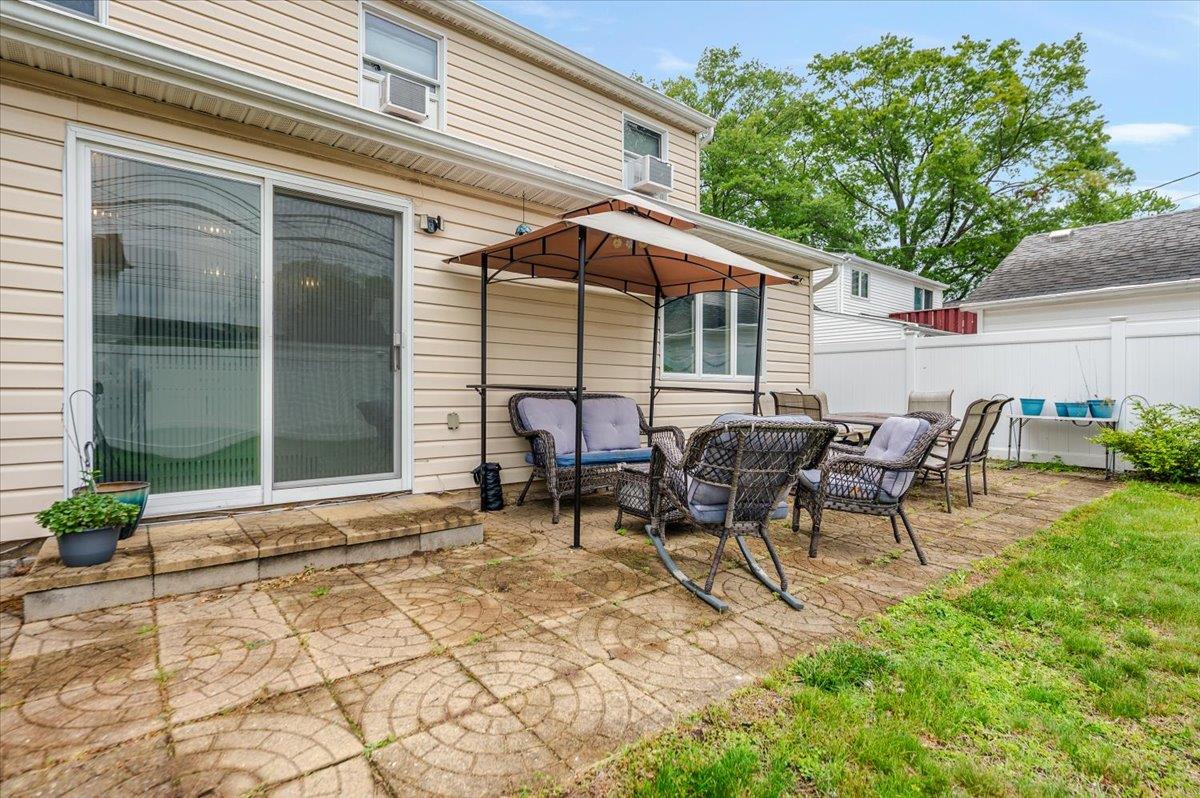 44 Lilac Lane, Levittown, New York image 20