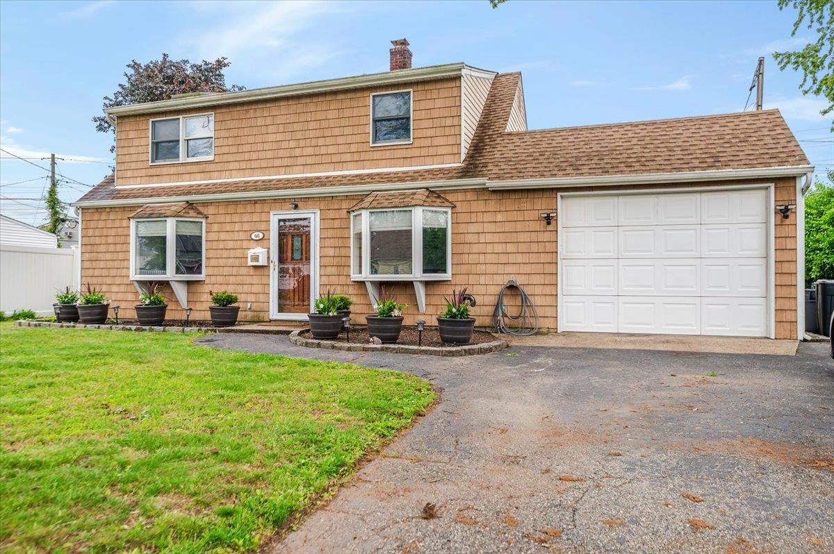 44 Lilac Lane, Levittown, New York image 3