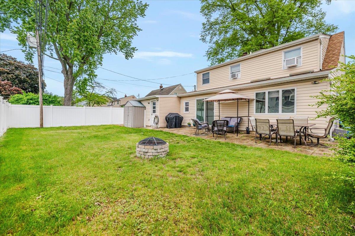 44 Lilac Lane, Levittown, New York image 22