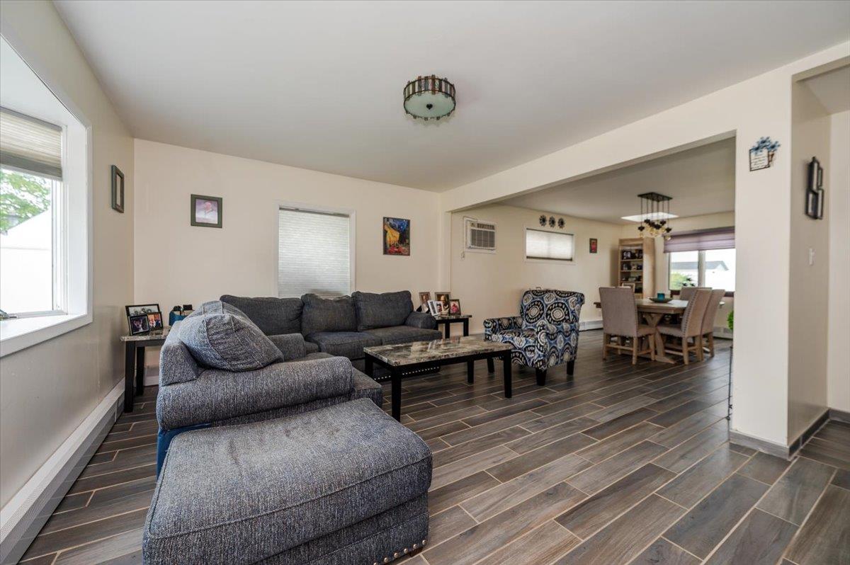 44 Lilac Lane, Levittown, New York image 4