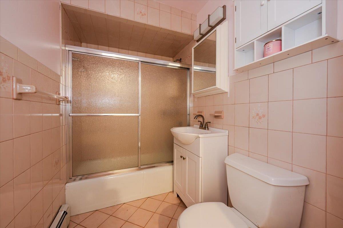 44 Lilac Lane, Levittown, New York image 18