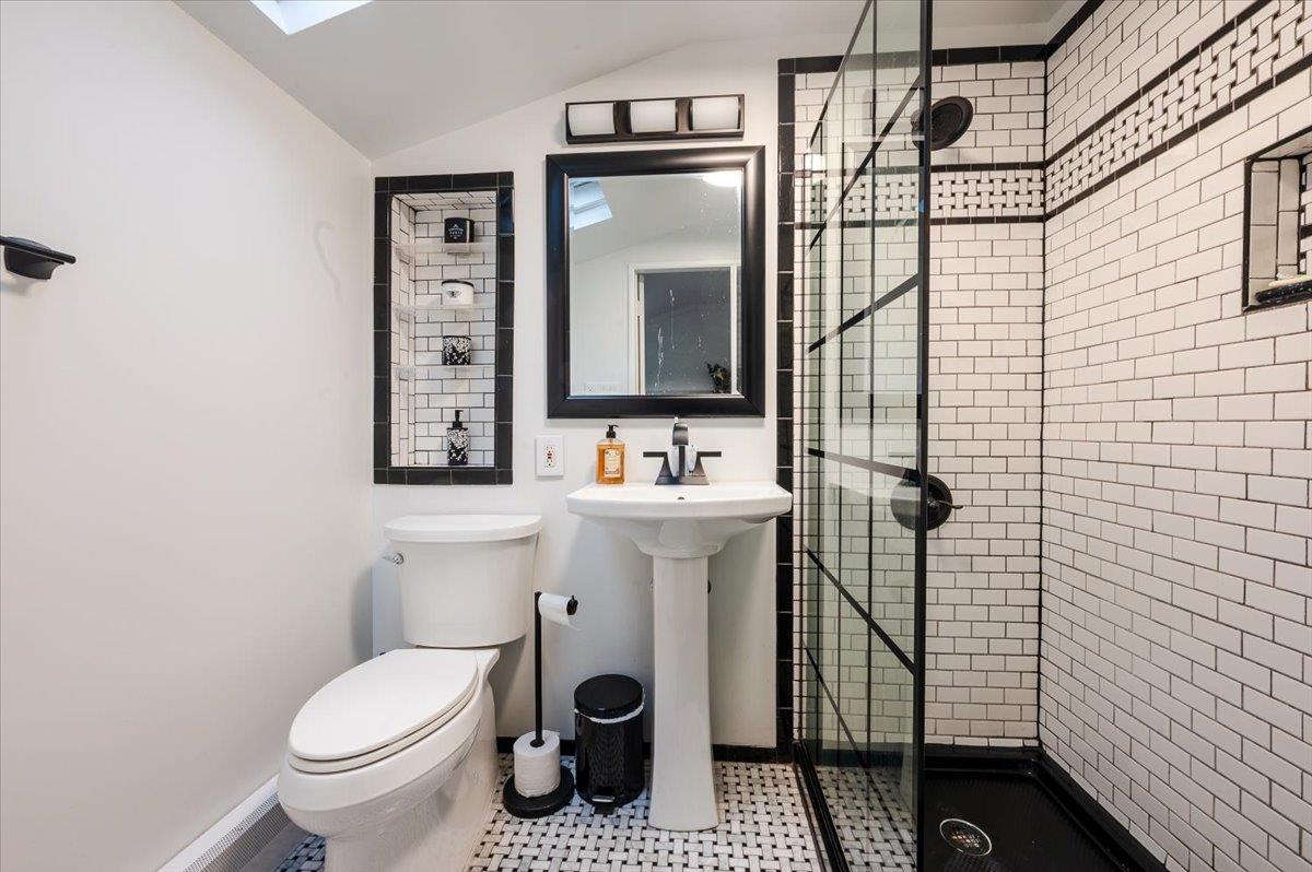 44 Lilac Lane, Levittown, New York image 14