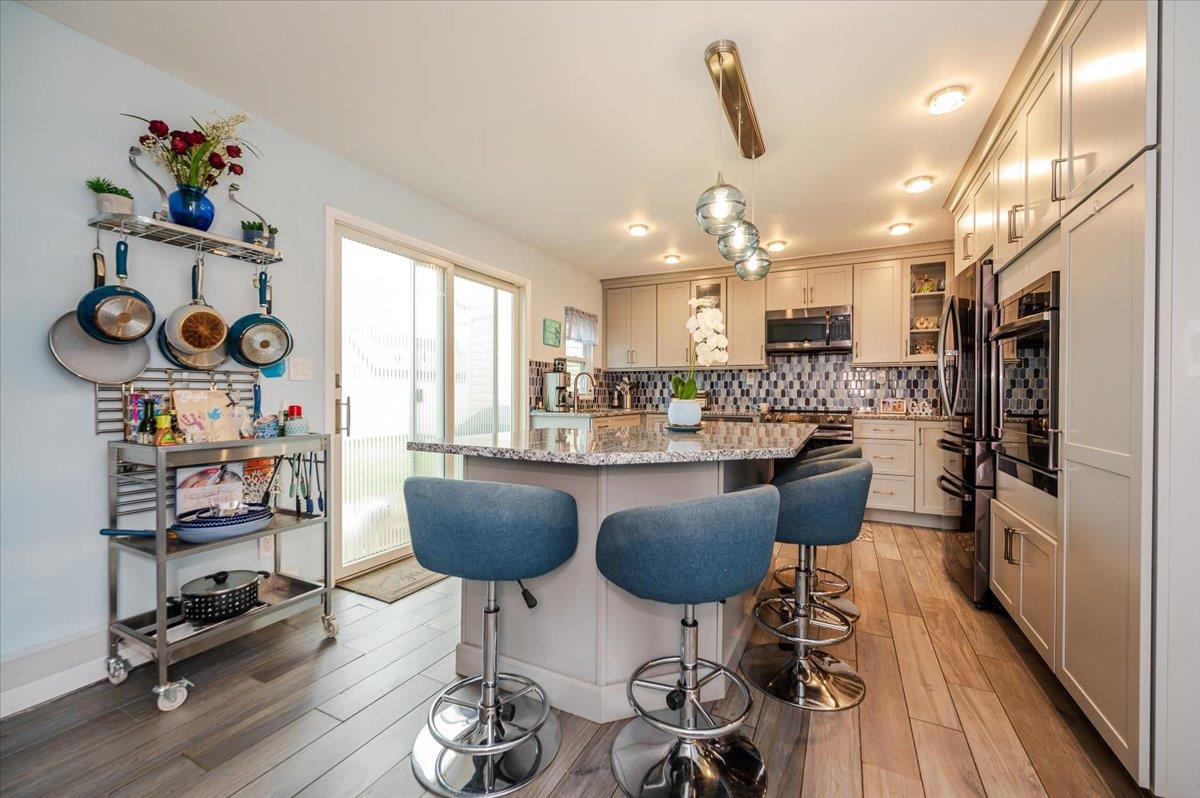 44 Lilac Lane, Levittown, New York image 8