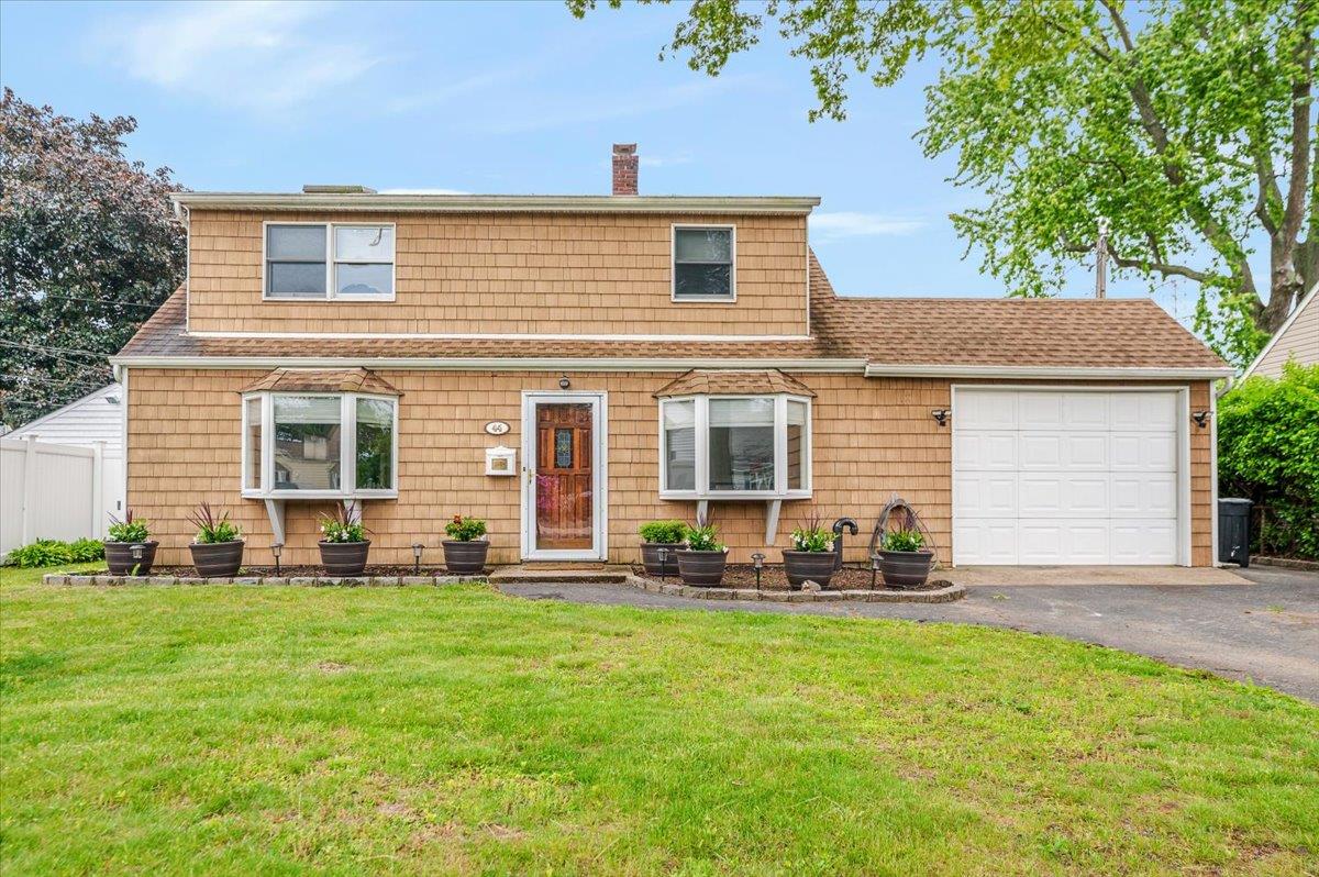 44 Lilac Lane, Levittown, New York image 1