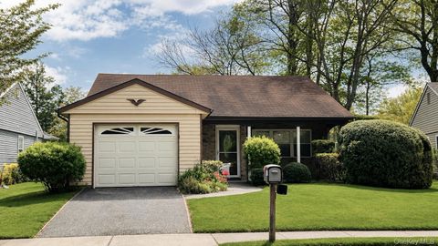 Photo of 257 Edinburgh Drive, Ridge, NY 11961 (MLS # 997931)