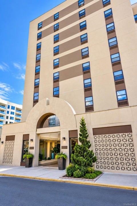 Photo of 360 Shore Road #5A, Long Beach, NY 11561 (MLS # 1066063)