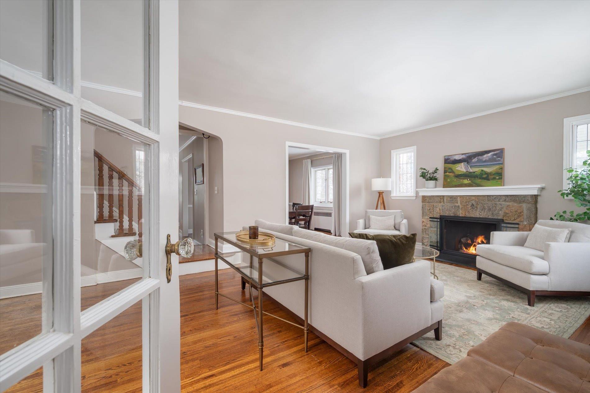 300 Kilburn Road, Garden City South, New York image 2