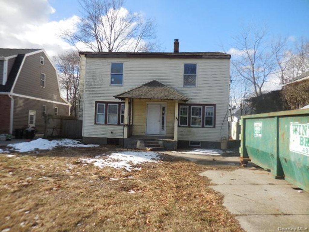 Photo of 306 Greeley Avenue, Sayville, NY 11782 (MLS # 944732)