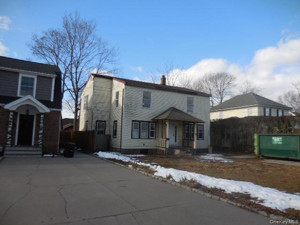 Photo of 306 Greeley Avenue, Sayville, NY 11782 (MLS # 944732)