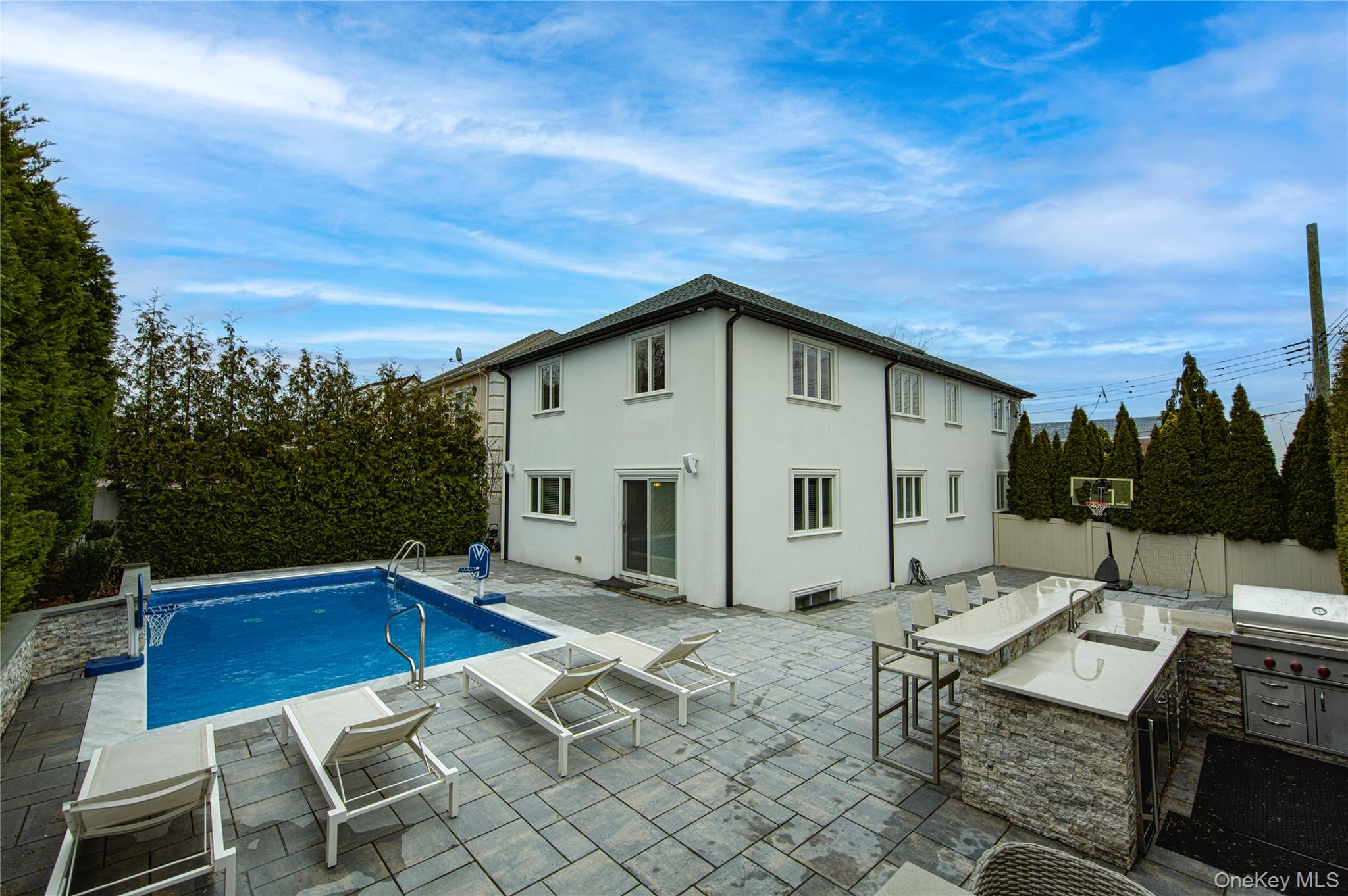 15496 Riverside Drive