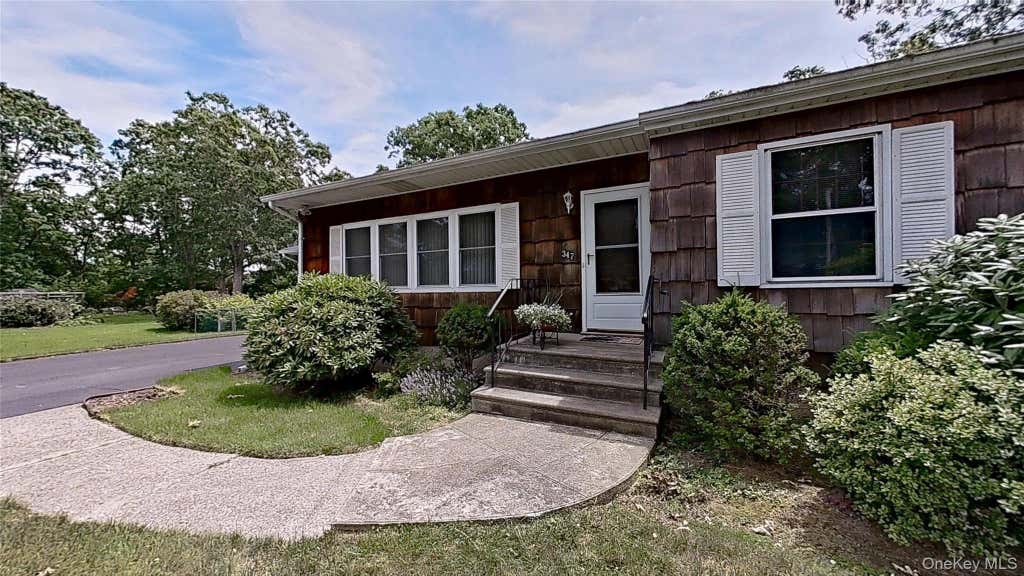 Photo of 347 Miller Place Road, Miller Place, NY 11764 (MLS # 1024964)