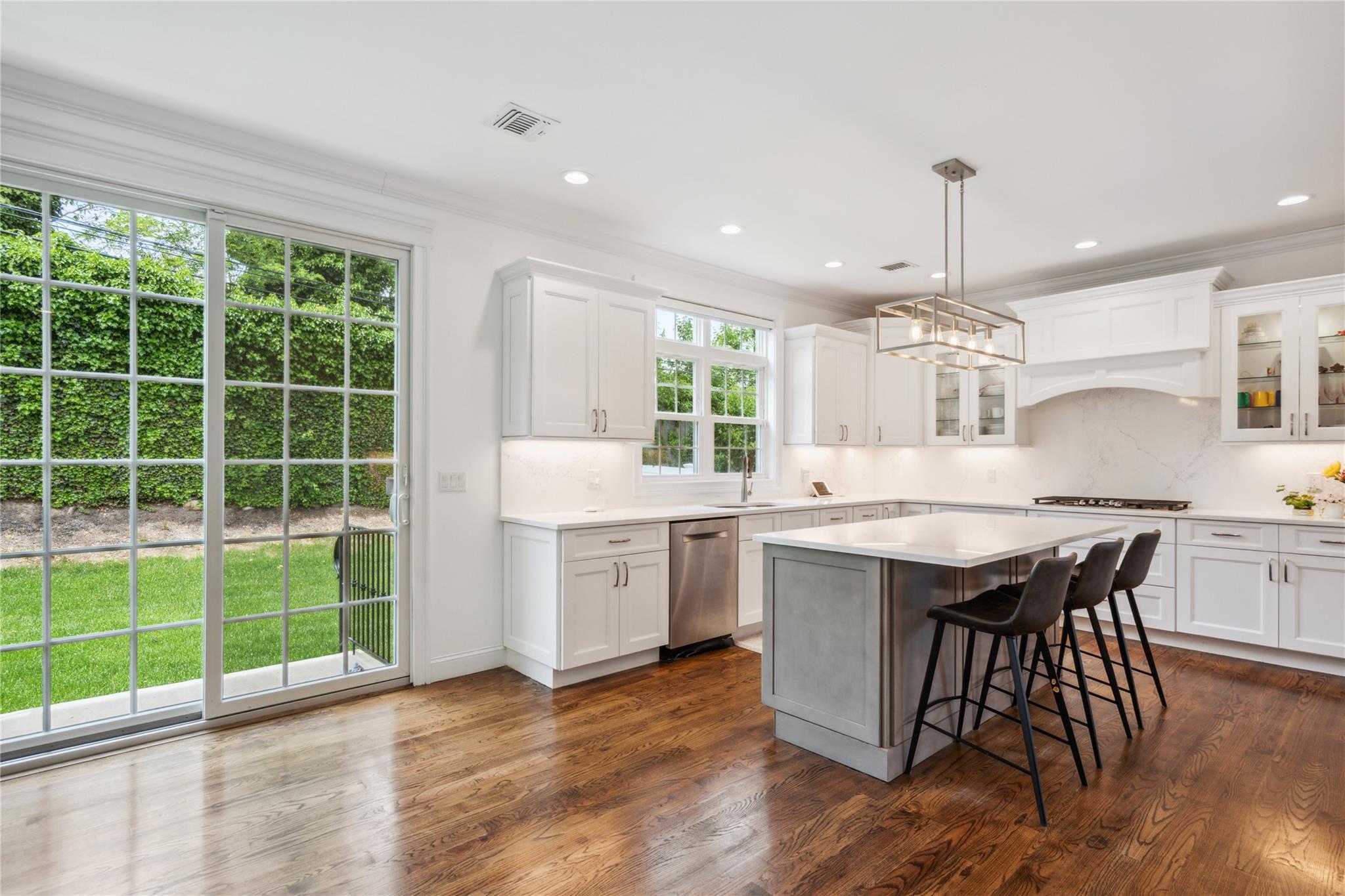 88 Willets Drive, Syosset, New York image 10