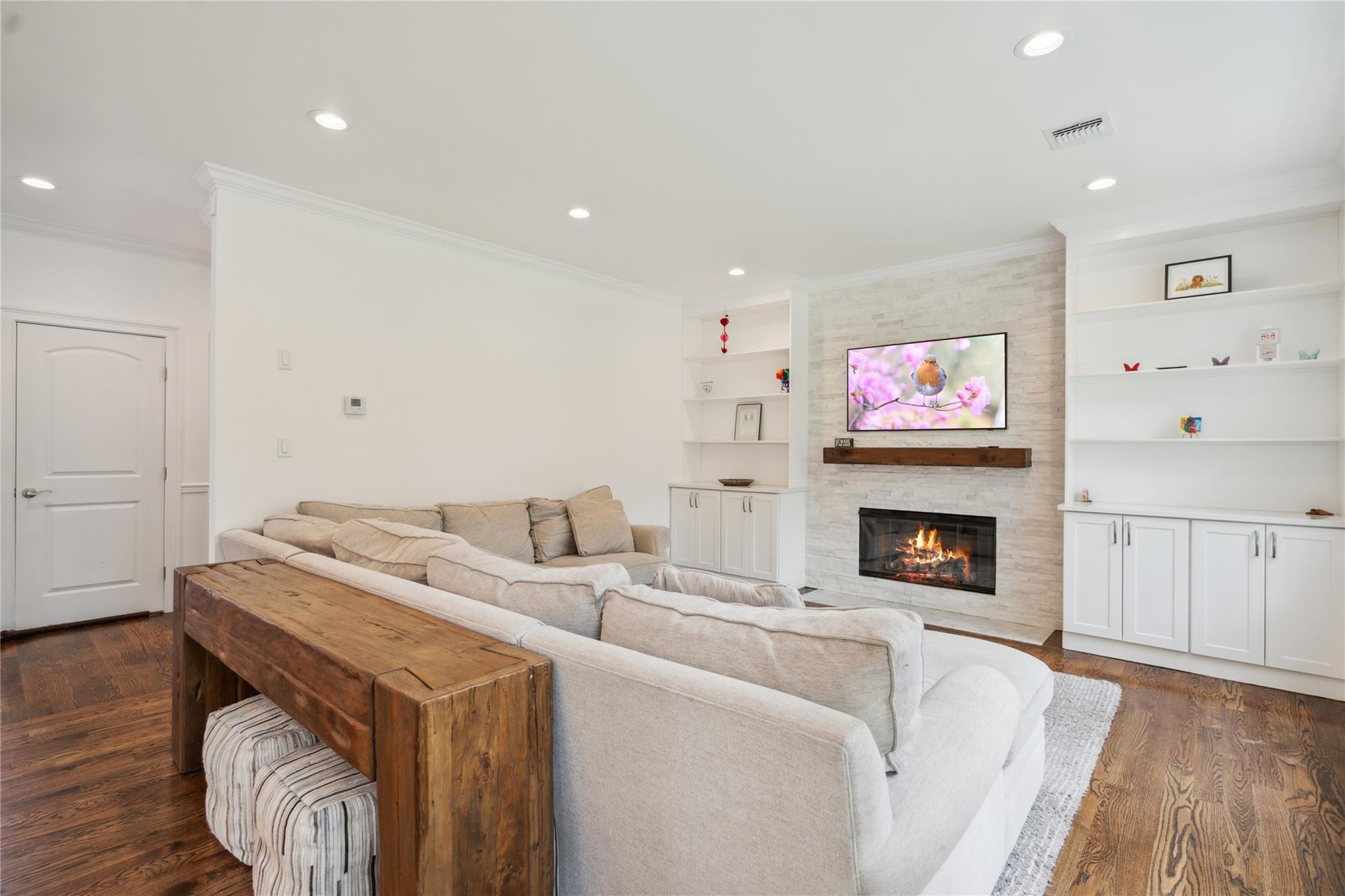 88 Willets Drive, Syosset, New York image 13