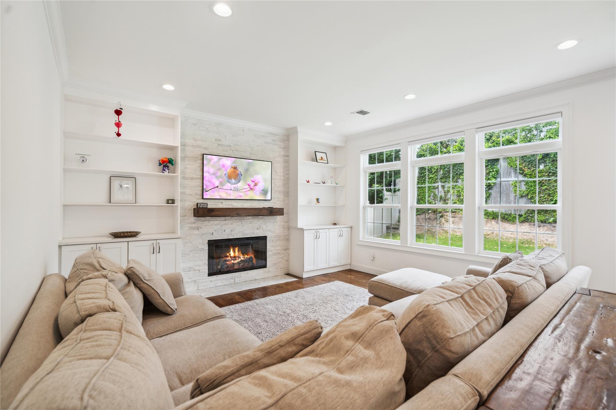 88 Willets Drive, Syosset, New York image 14