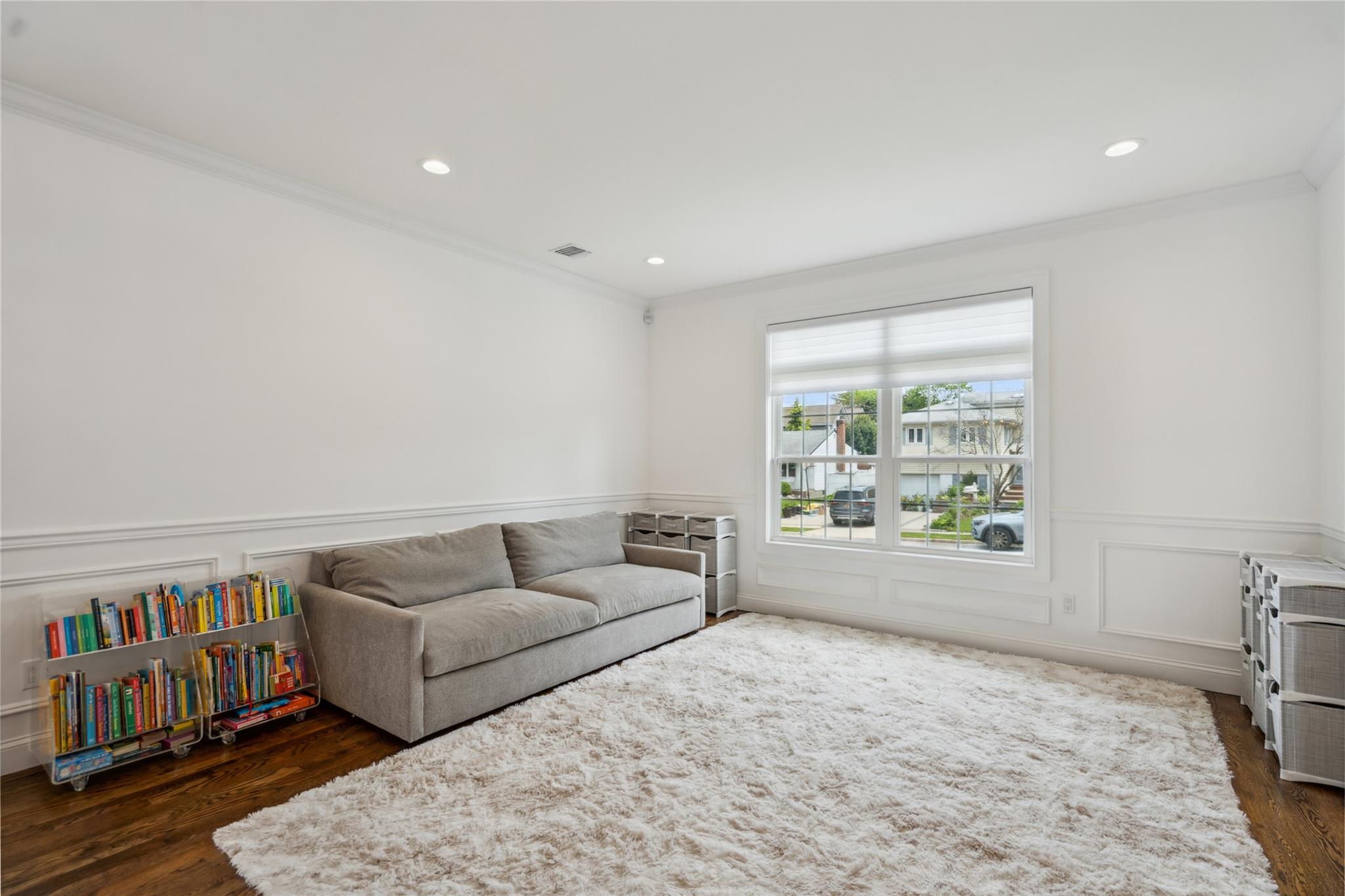 88 Willets Drive, Syosset, New York image 4