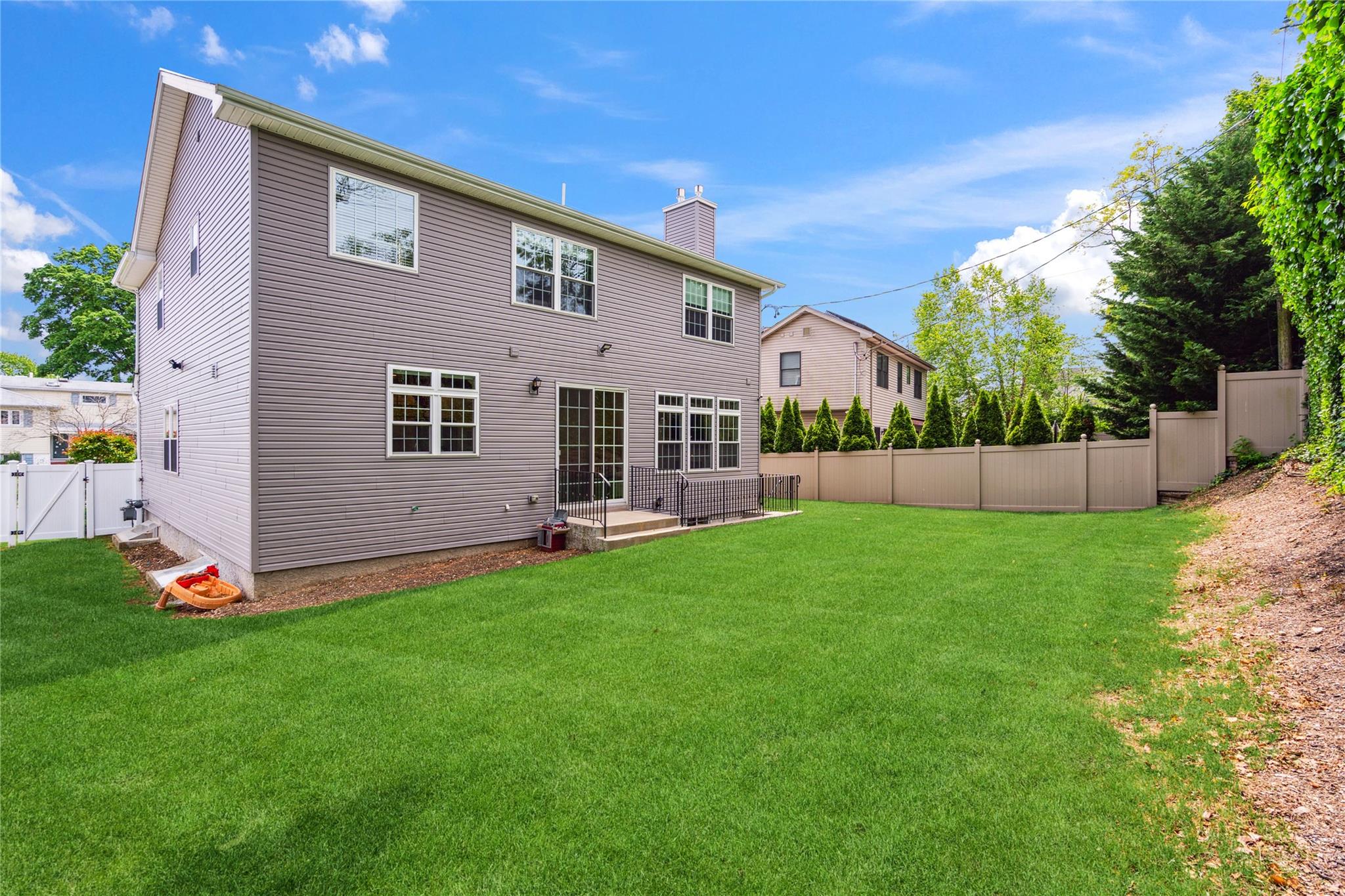 88 Willets Drive, Syosset, New York image 29