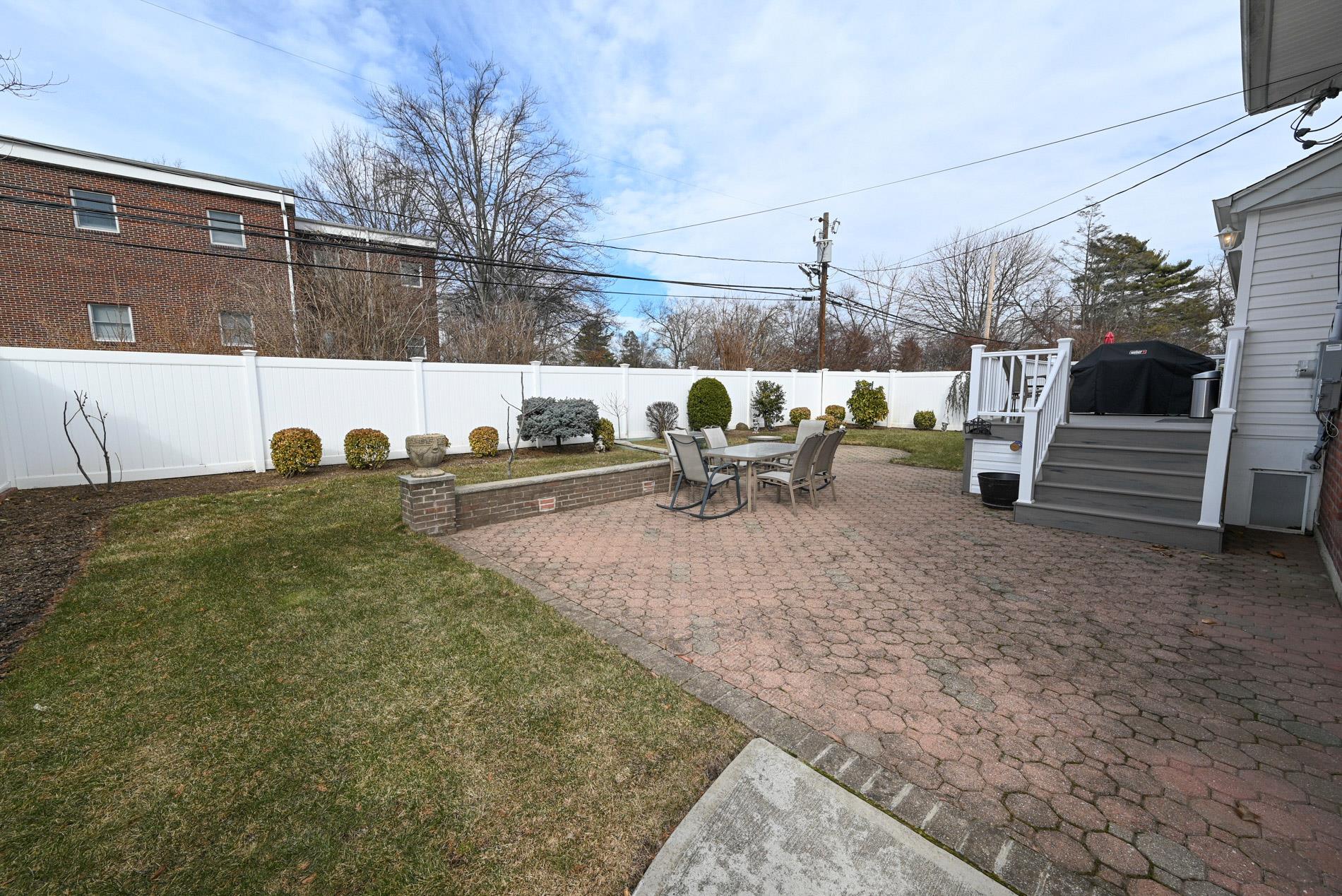 424 Garden Boulevard, Garden City South, New York image 7