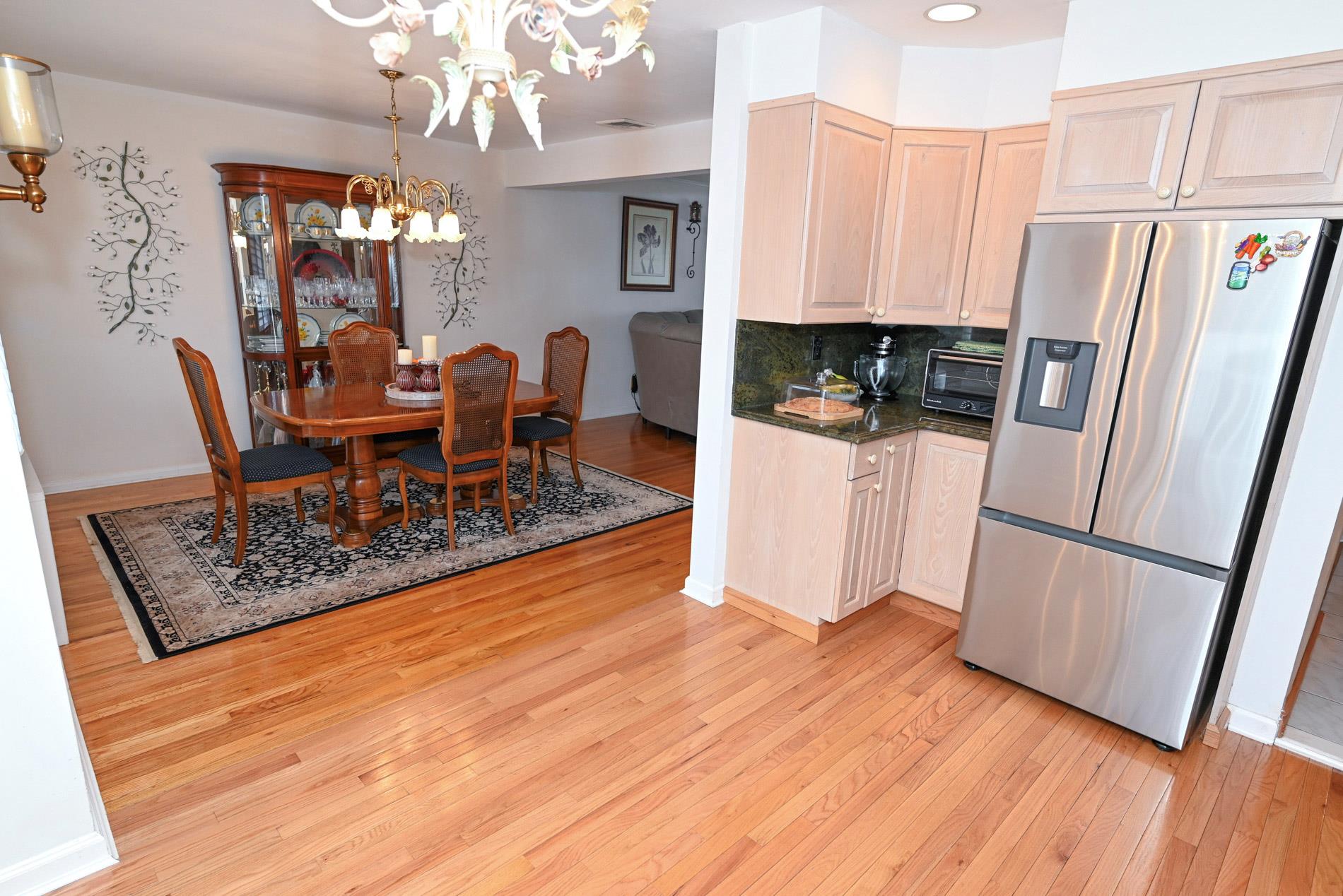 424 Garden Boulevard, Garden City South, New York image 17