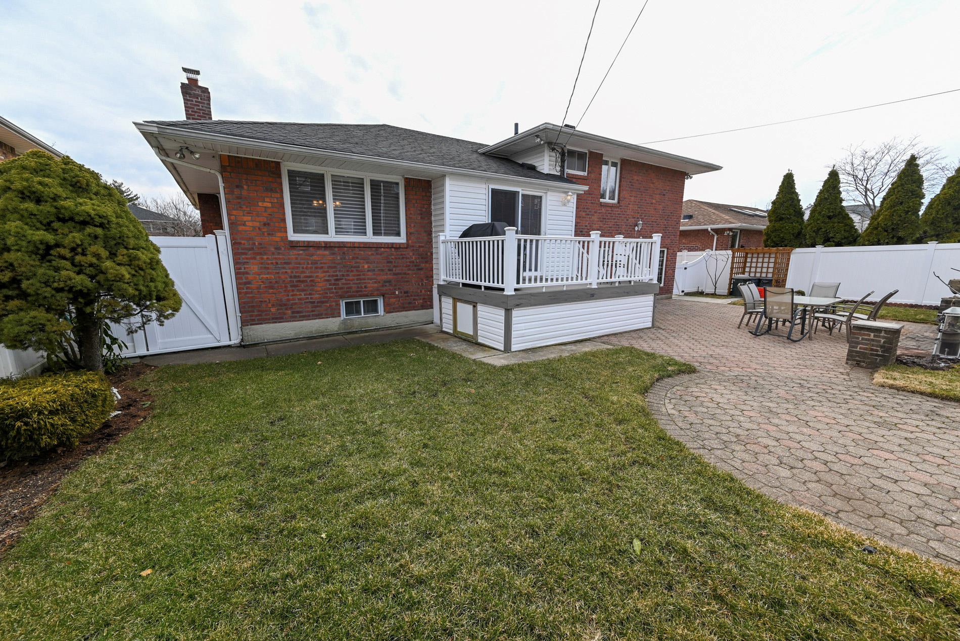 424 Garden Boulevard, Garden City South, New York image 10