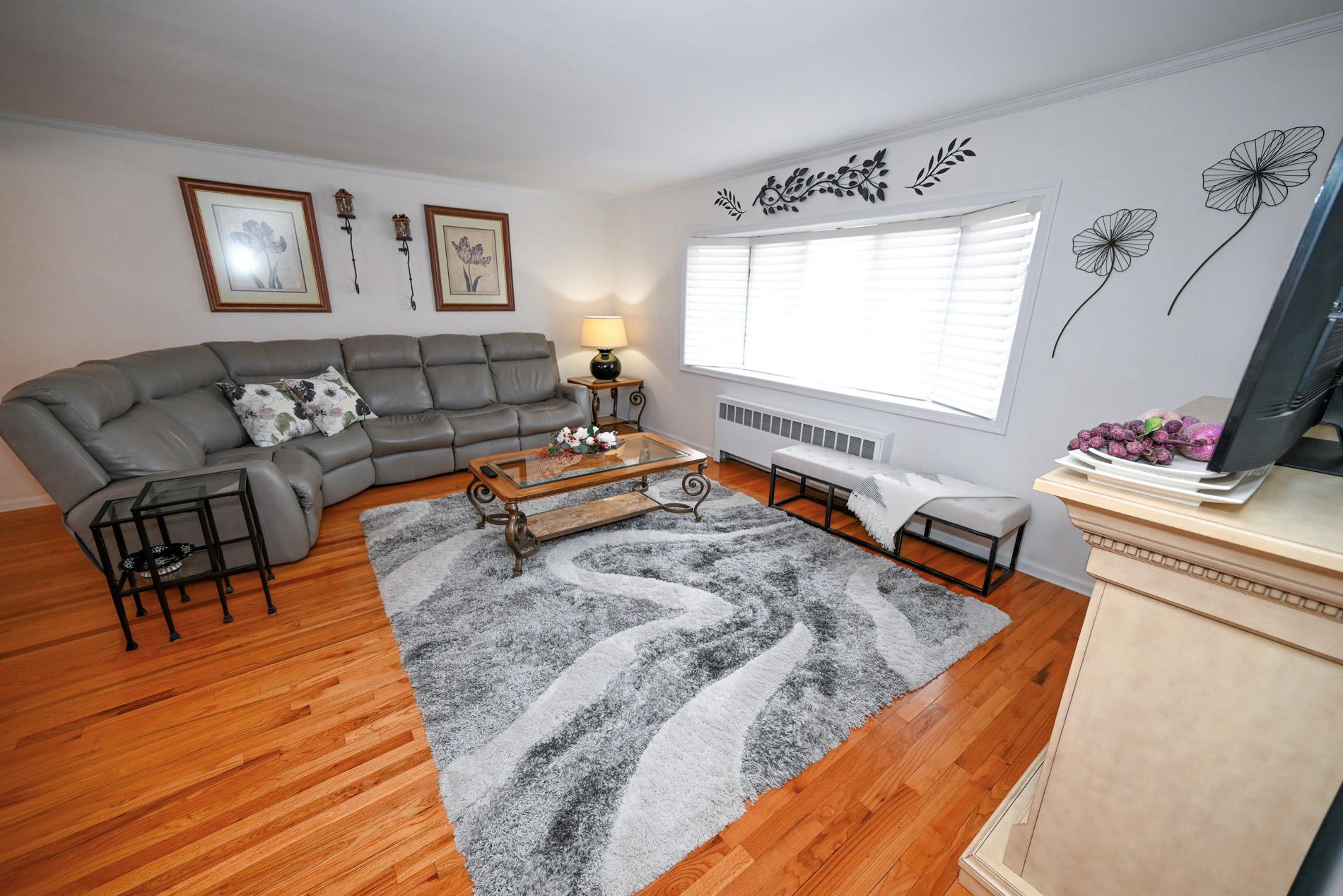 424 Garden Boulevard, Garden City South, New York image 14