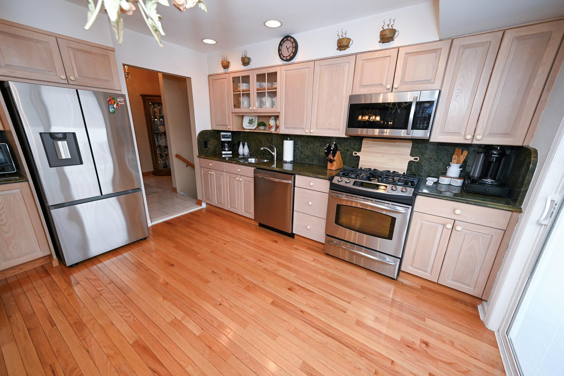 424 Garden Boulevard, Garden City South, New York image 16