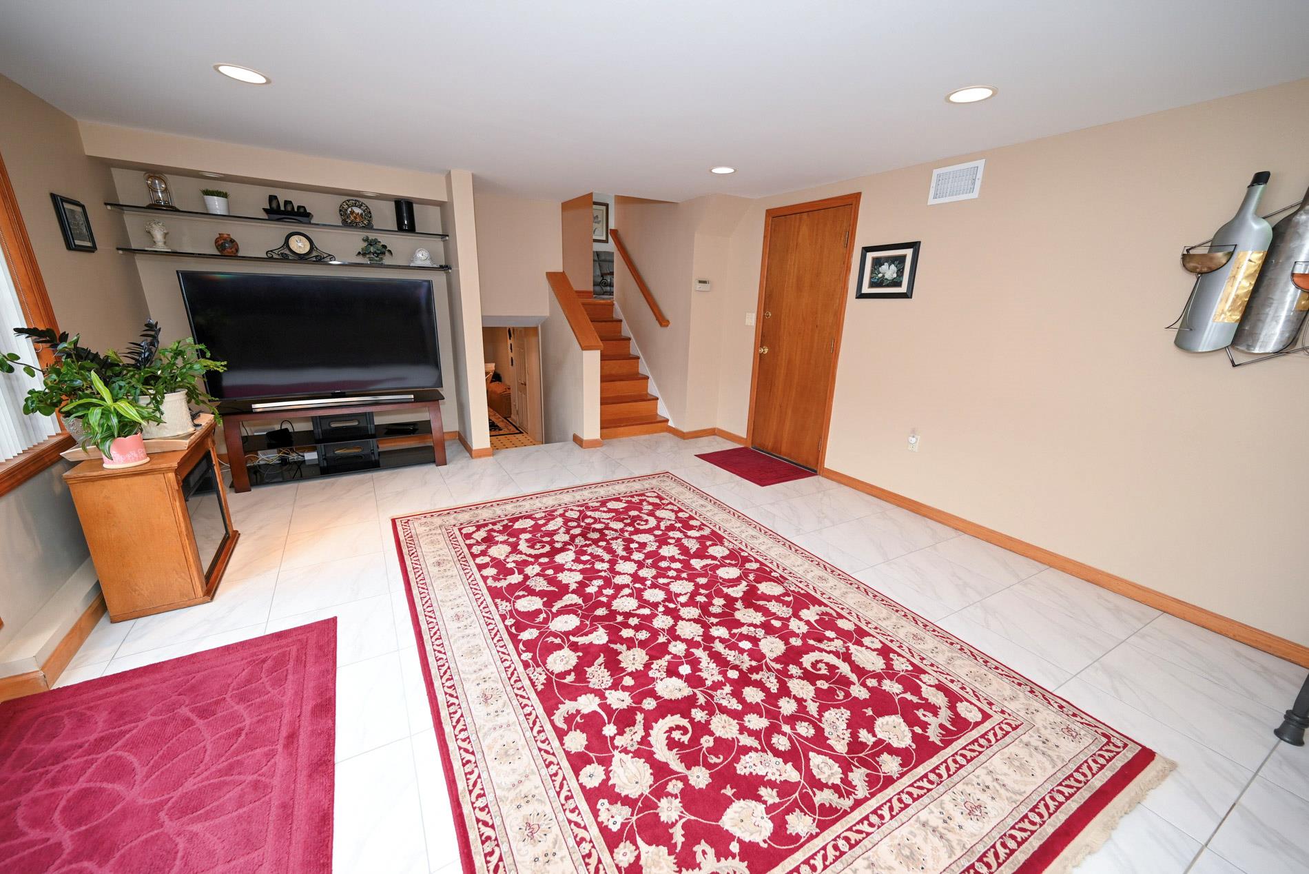 424 Garden Boulevard, Garden City South, New York image 25