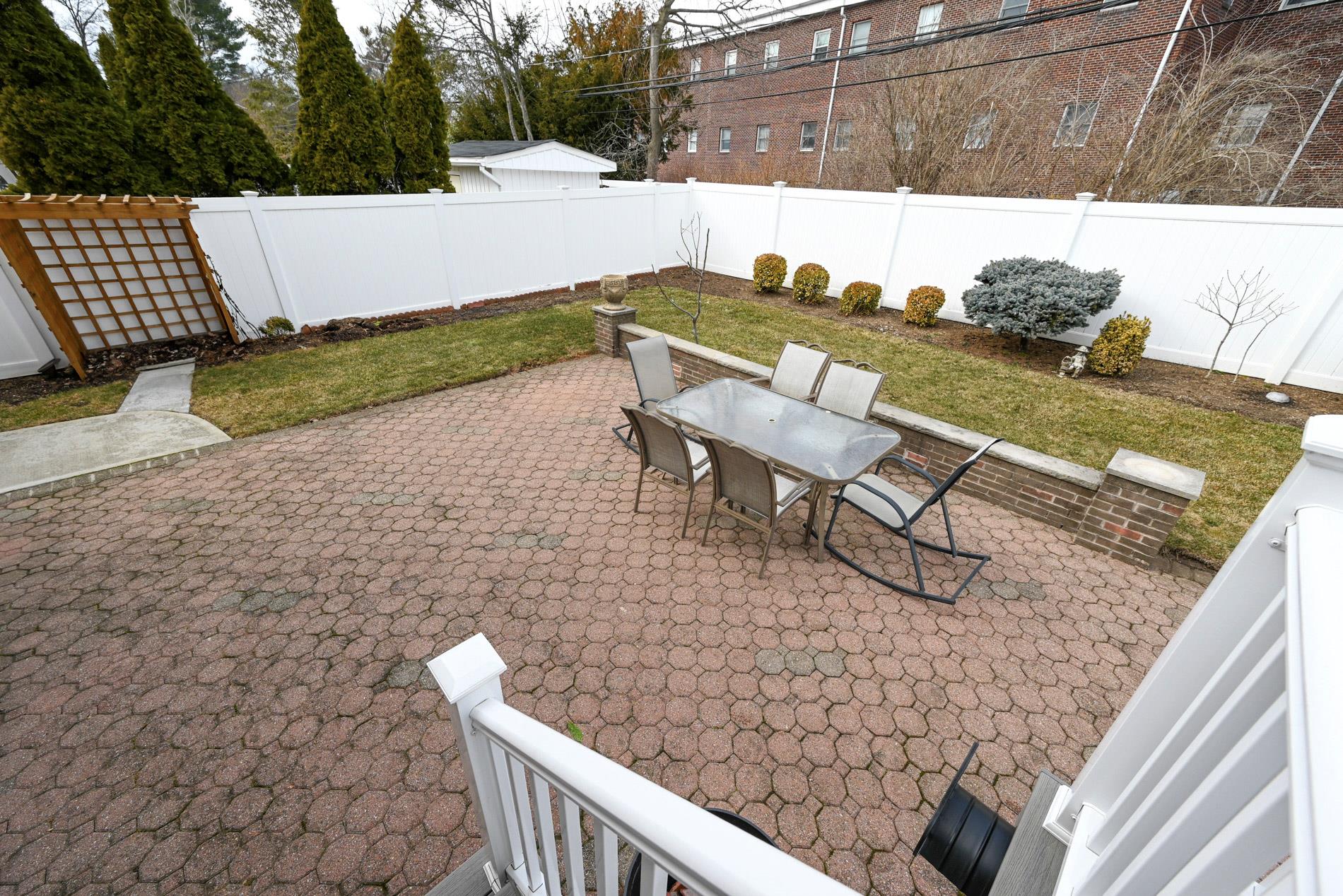 424 Garden Boulevard, Garden City South, New York image 12