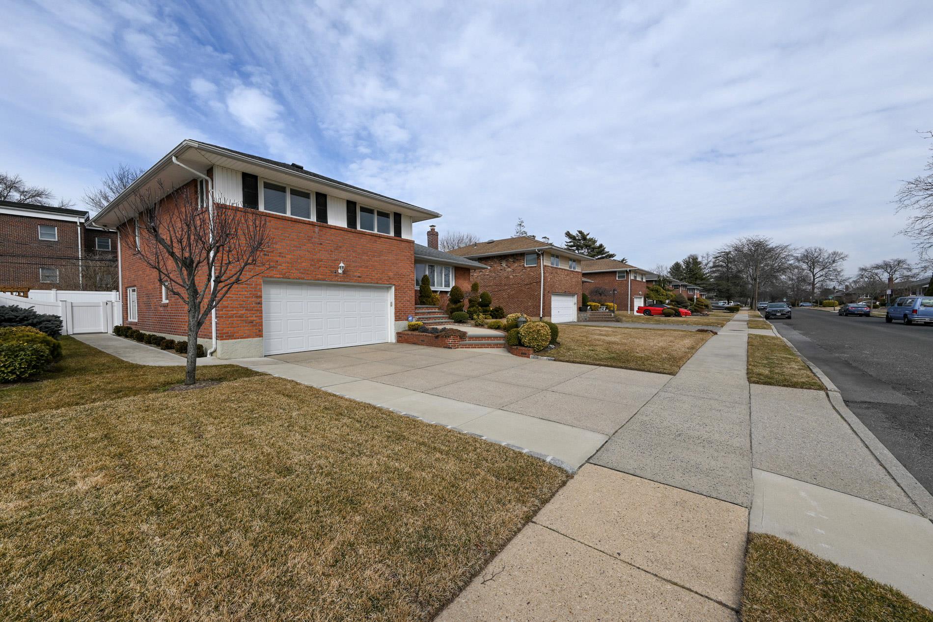 424 Garden Boulevard, Garden City South, New York image 31